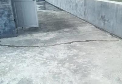 广河楼顶漏水维修公司分享下如何解决卫生间隐蔽部位漏水的问题?