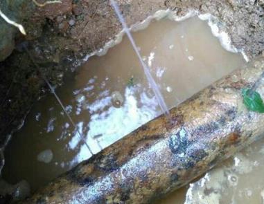 广河楼顶渗水维修公司分享下地暖漏水的原因及检测方法。